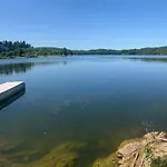 Casa de Férias Les Pieds Dans L'eau, Acces Prive Au Lacapelle-Viescamp