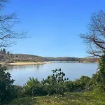 Casa de Férias Les Pieds Dans L'eau, Acces Prive Au Lacapelle-Viescamp