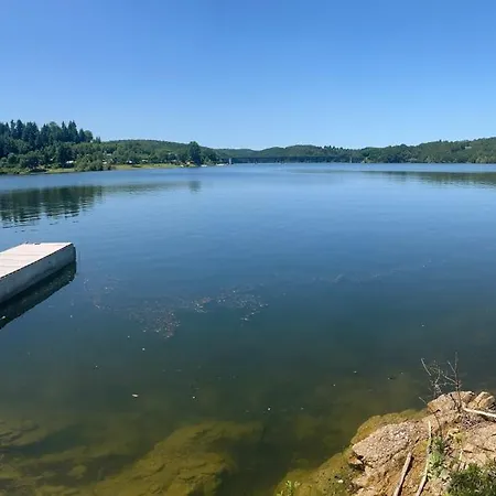 بيت للعطل Chalet Les Pieds Dans L'Eau, Acces Prive Au Lac Lacapelle-Viescamp