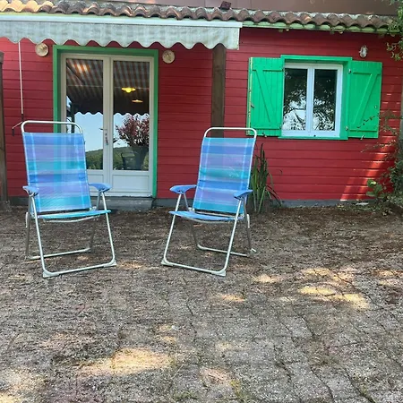 Chalet Les Pieds Dans L'Eau, Acces Prive Au Lac بيت للعطل Lacapelle-Viescamp