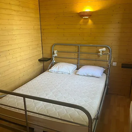 Chalet Les Pieds Dans L'Eau, Acces Prive Au Lac بيت للعطل *