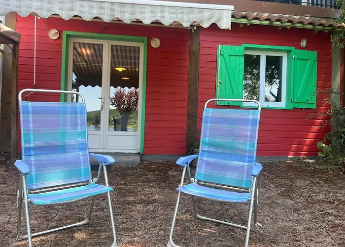 Les Pieds Dans L'eau, Acces Prive Au Lacapelle-Viescamp