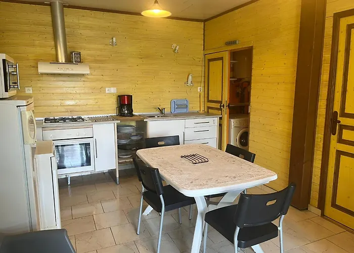 Holiday home Les Pieds Dans L'eau, Acces Prive Au