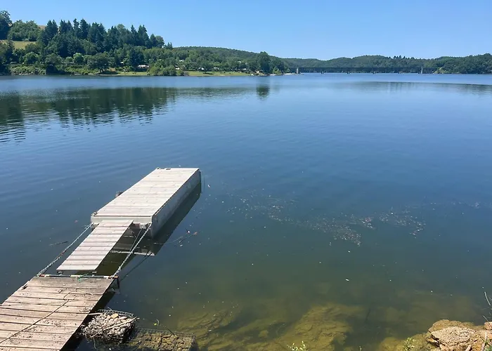 Les Pieds Dans L'eau, Acces Prive Au *