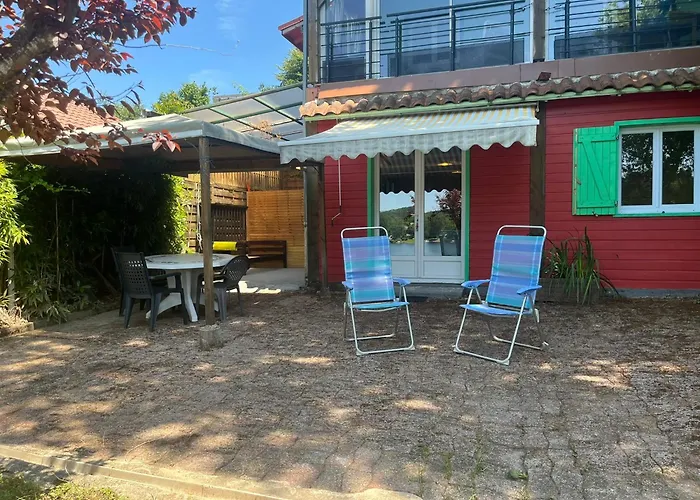 Les Pieds Dans L'eau, Acces Prive Au Lacapelle-Viescamp