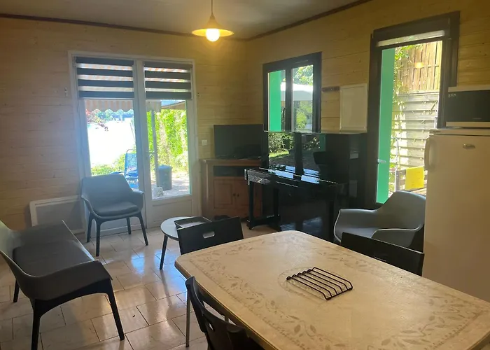 Les Pieds Dans L'eau, Acces Prive Au * Lacapelle-Viescamp