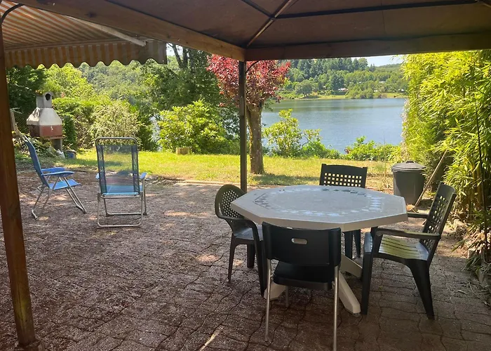 Holiday home Les Pieds Dans L'eau, Acces Prive Au