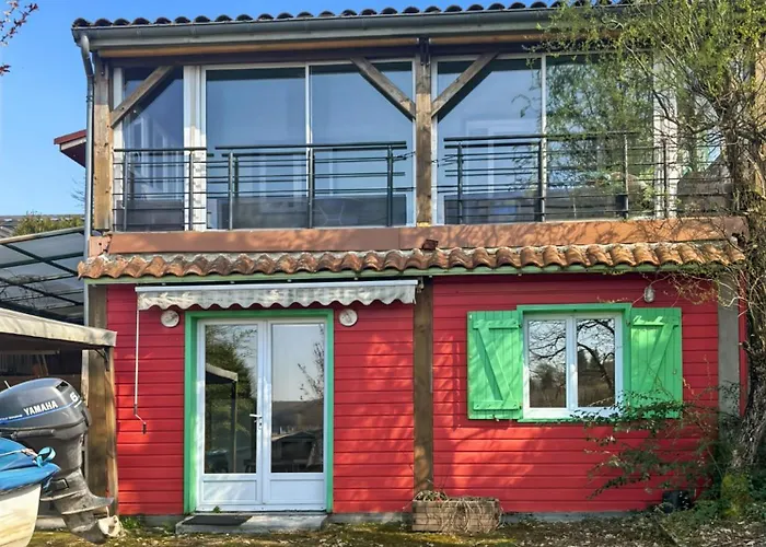 Les Pieds Dans L'eau, Acces Prive Au Holiday home Lacapelle-Viescamp